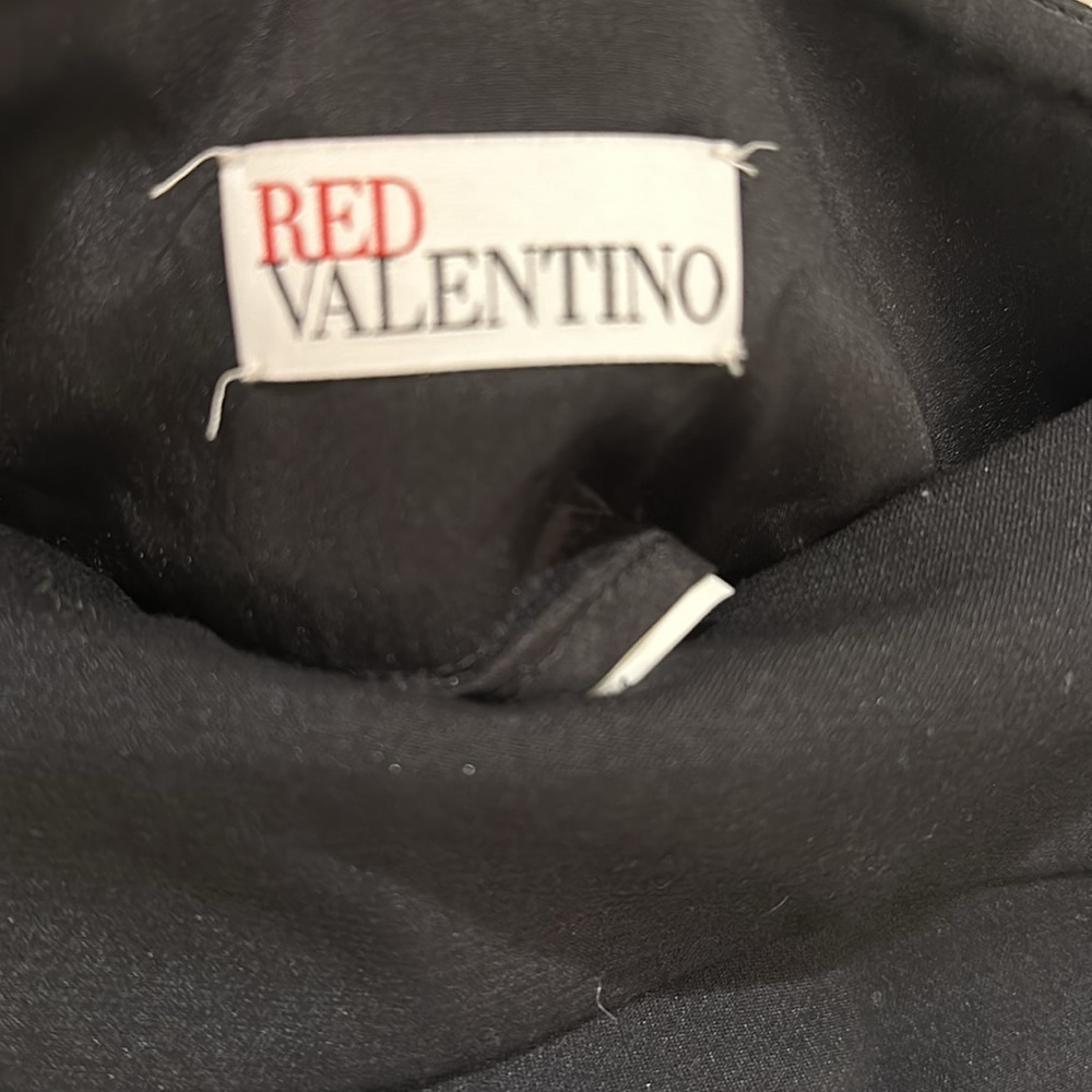 Red Valentino, size 8, short black skirt - Picture 3 of 3